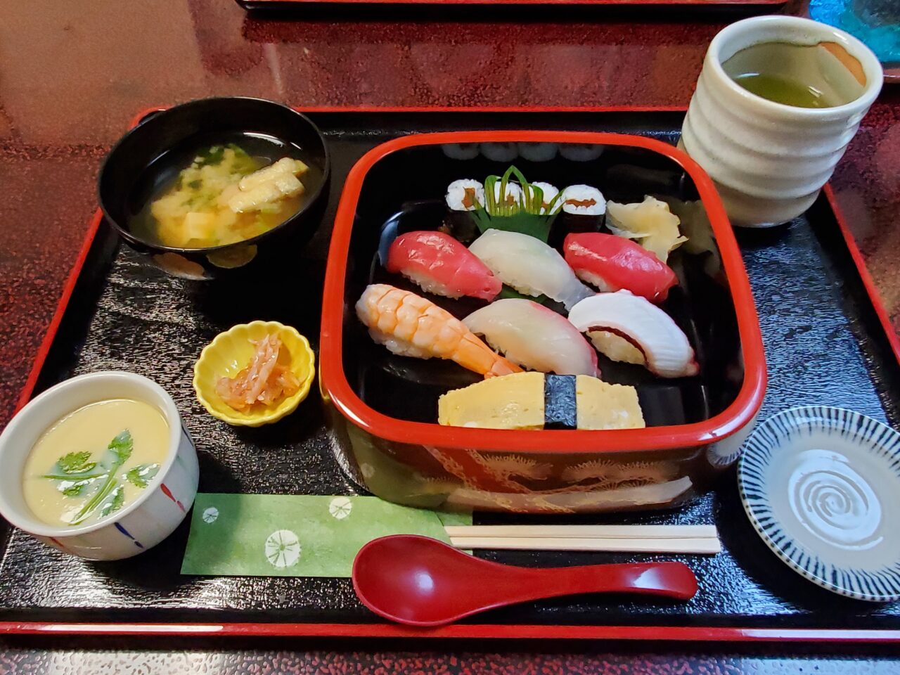 すし